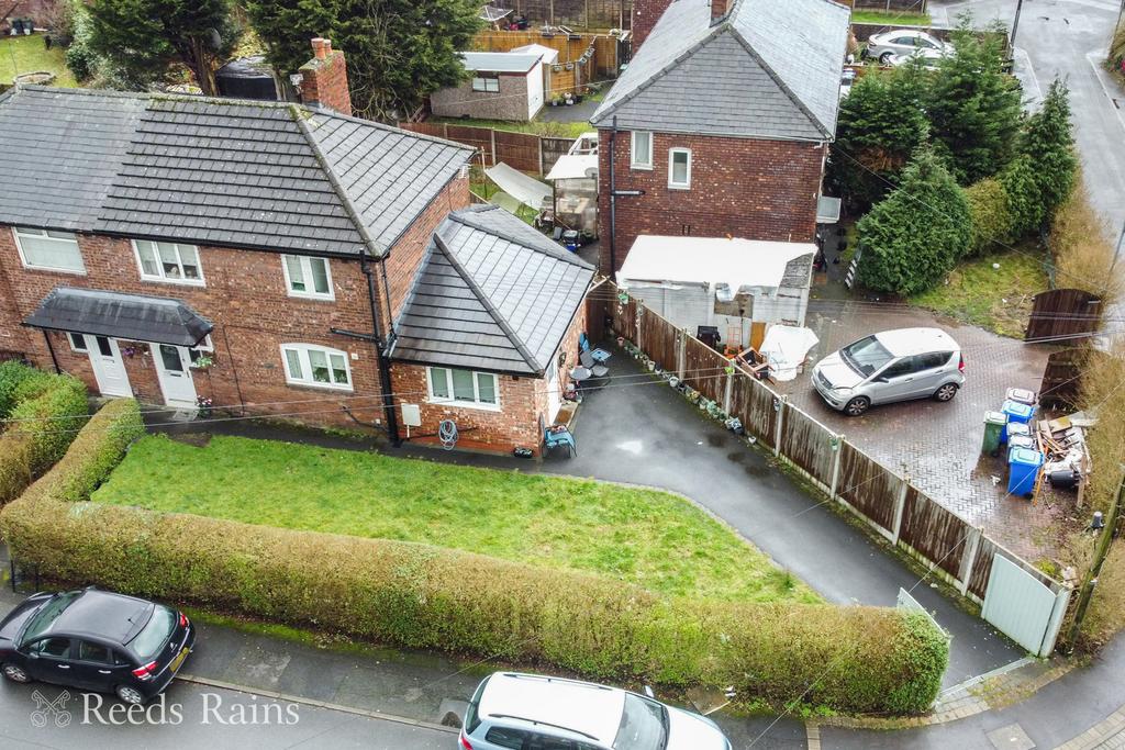 4 bedroom semi-detached house for sale - Photo 2
