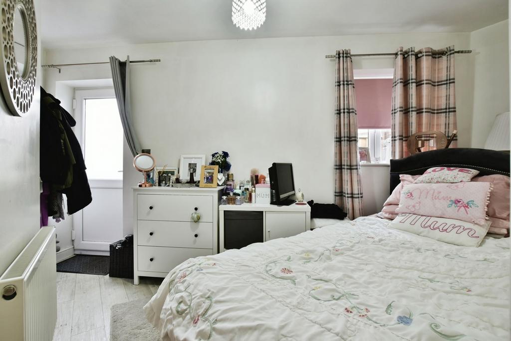 4 bedroom semi-detached house for sale - Photo 12
