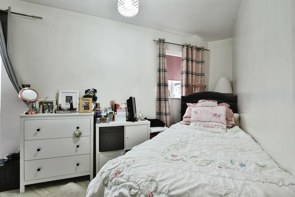 4 bedroom semi-detached house for sale - Photo 14