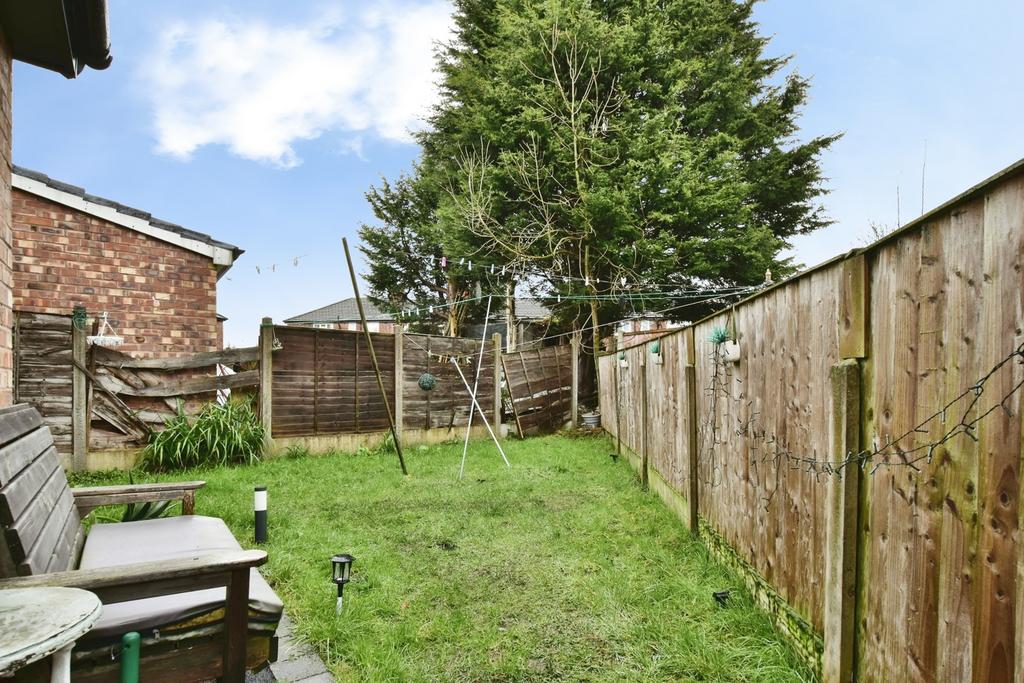 4 bedroom semi-detached house for sale - Photo 18