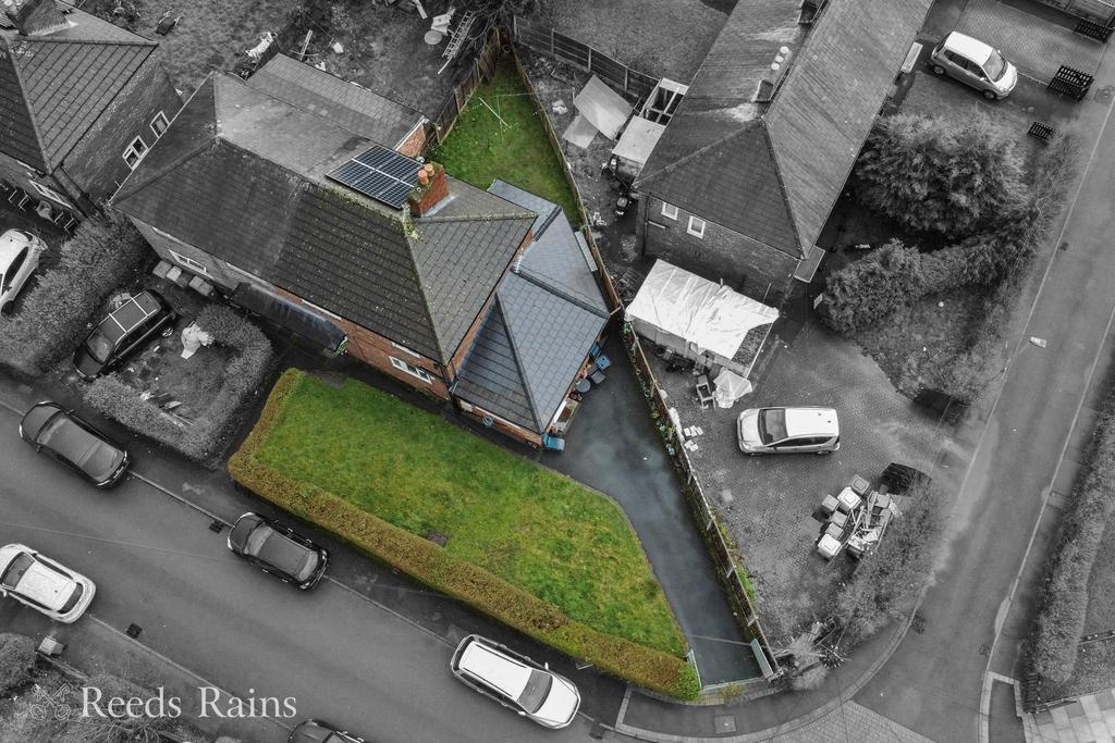 4 bedroom semi-detached house for sale - Photo 3