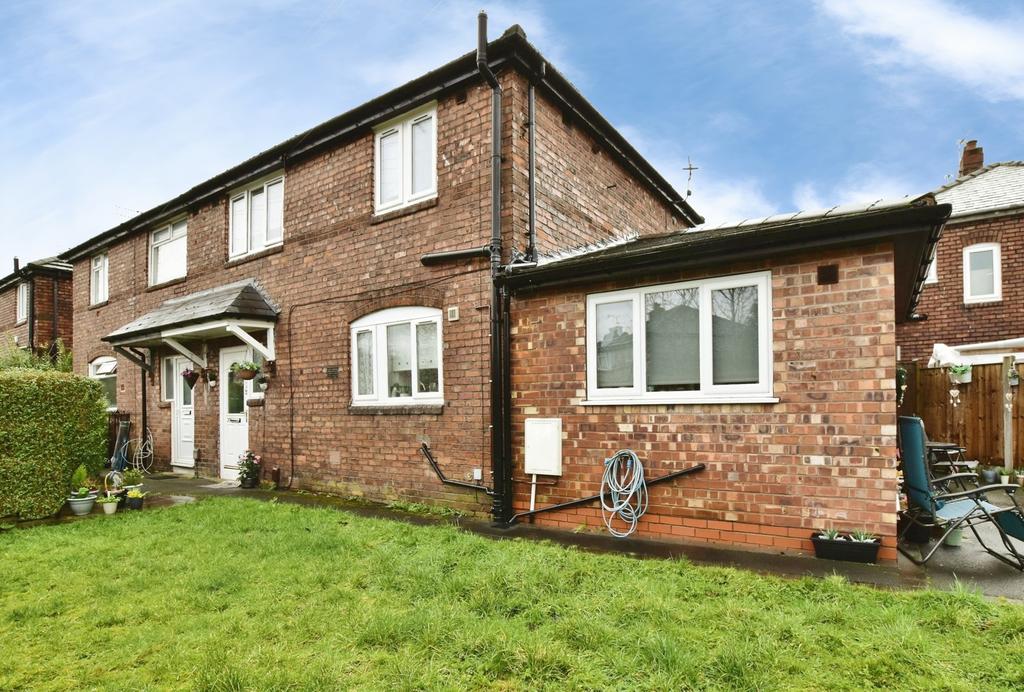 4 bedroom semi-detached house for sale - Photo 6