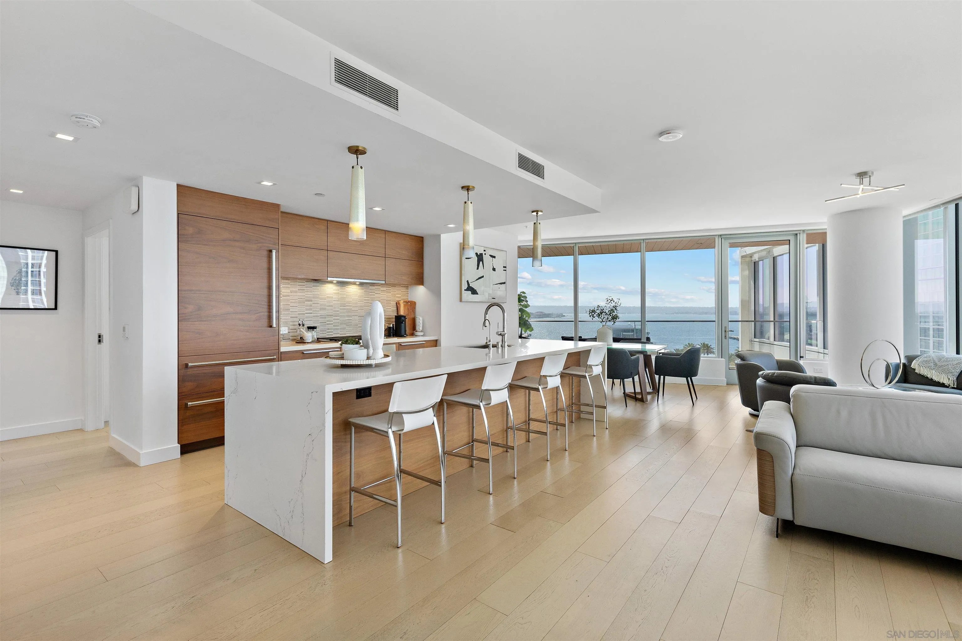 888 W E Street #1001 92101 SL26-00109