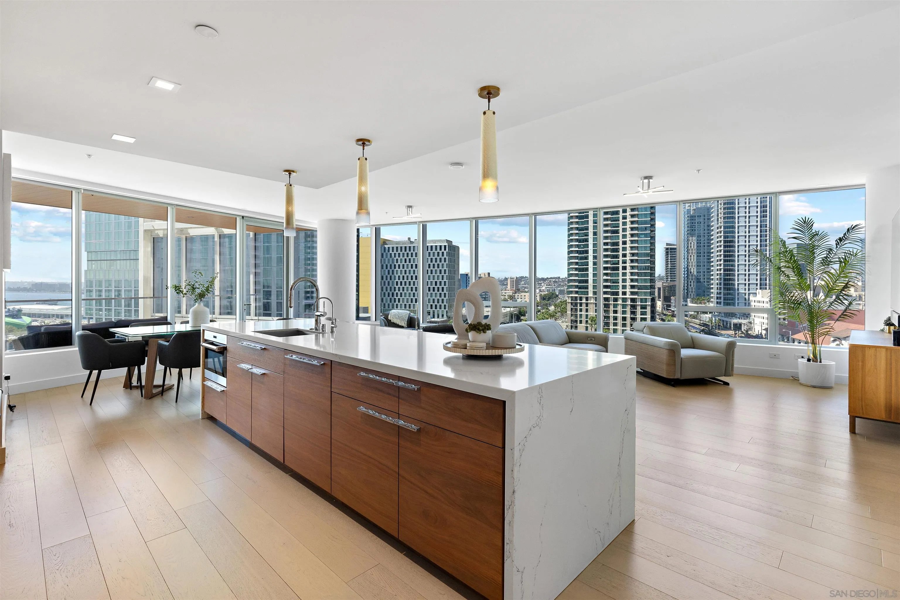 888 W E Street #1001 92101 SL26-00109 - Photo 3